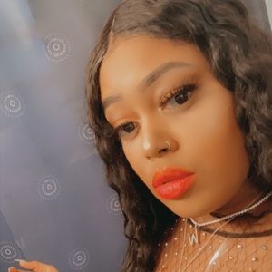 Meet your Posher, Whitney